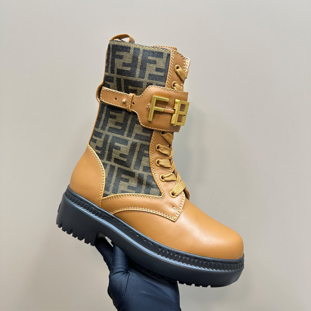 F**di F**digraphy logo-plaque leather boots