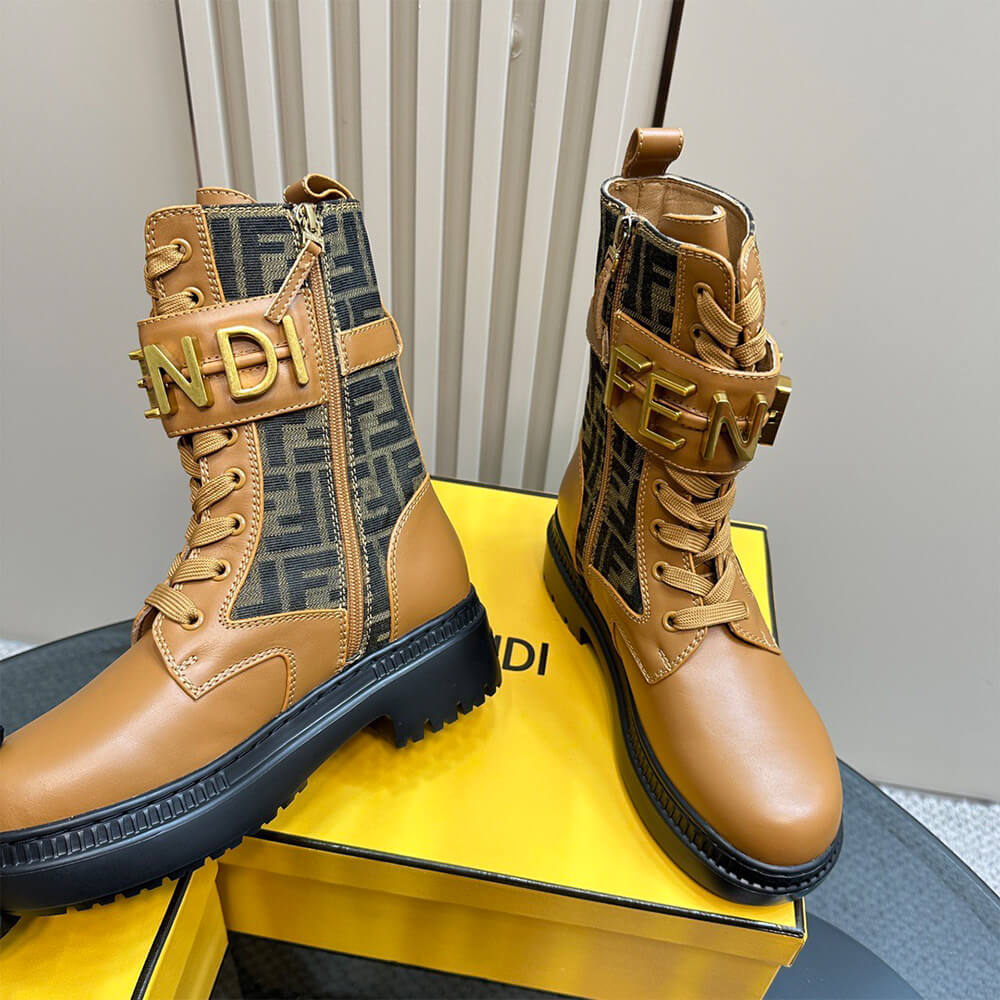 F**di F**digraphy logo-plaque leather boots