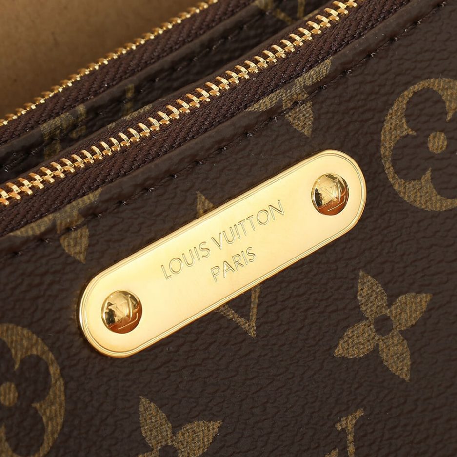 LV Liv Pochette