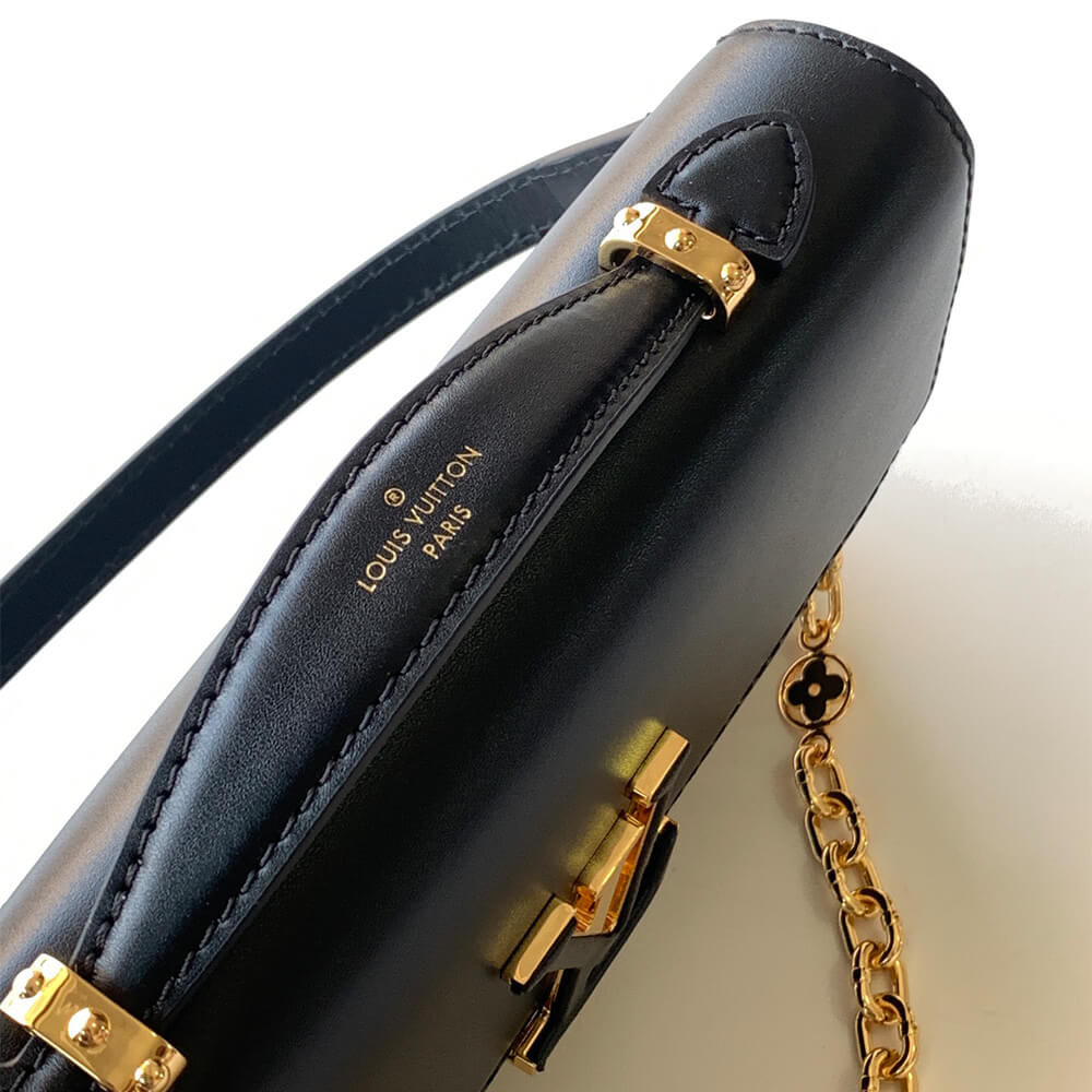 LV Wallet On Chain Capucines