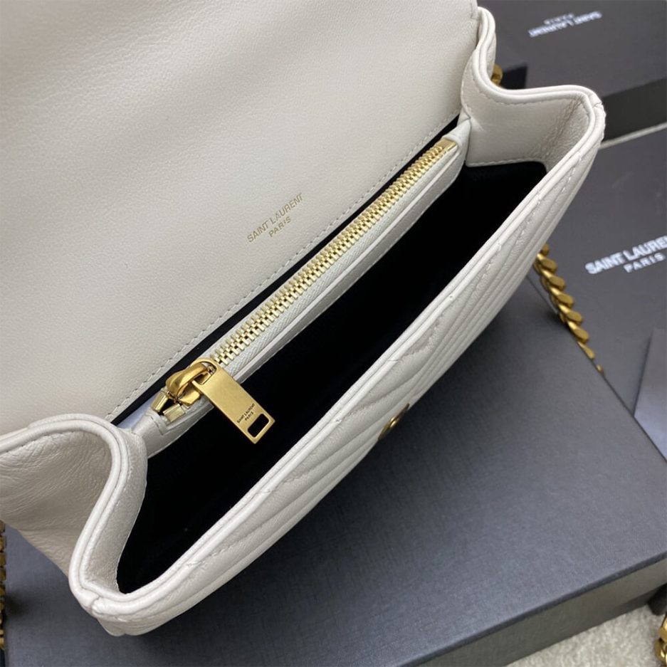 COLLEGE MEDIUM CHAIN BAG IN QUILTED LEATHER